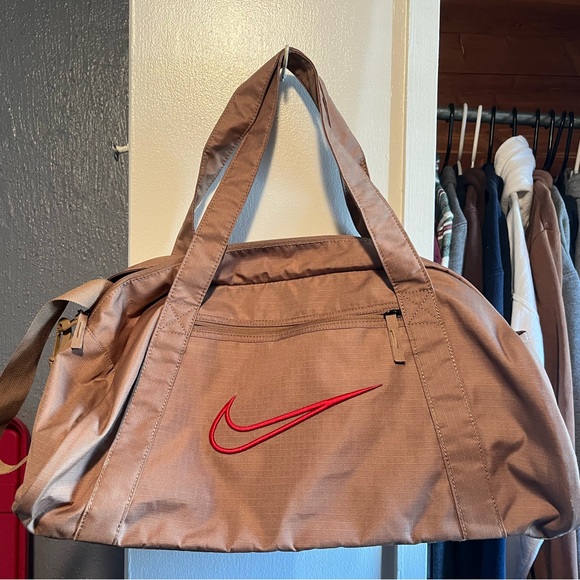 Nike duffle. Like new only used once. - Picture 1 of 6